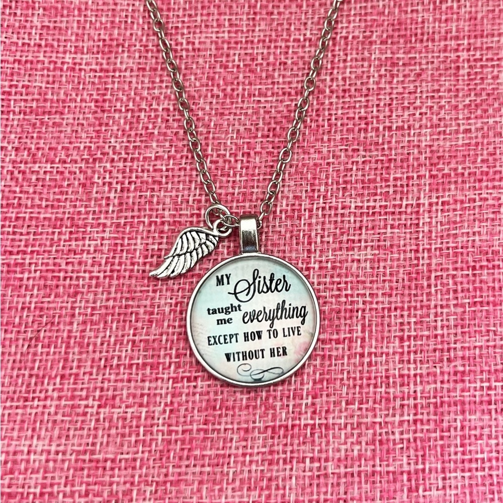 NEW Sister Memory Pendant Necklace - Picture 5 of 5
